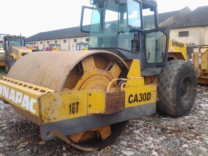  le compacteur utilisé Dynapac CA30D CA301D 2010 a utilisé le rouleau de route original de la SUÈDE de couleur à vendre utilisé à Changhaï